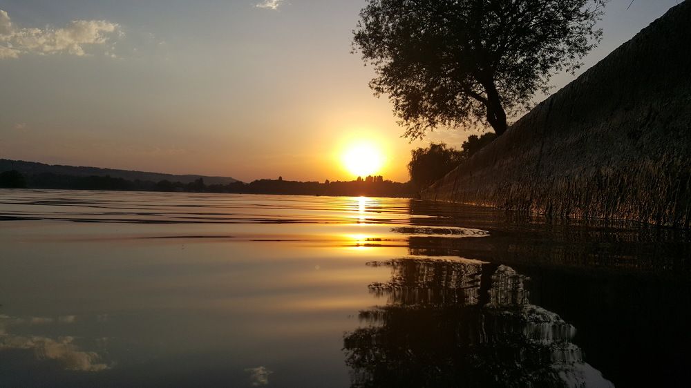 Вечер у озера