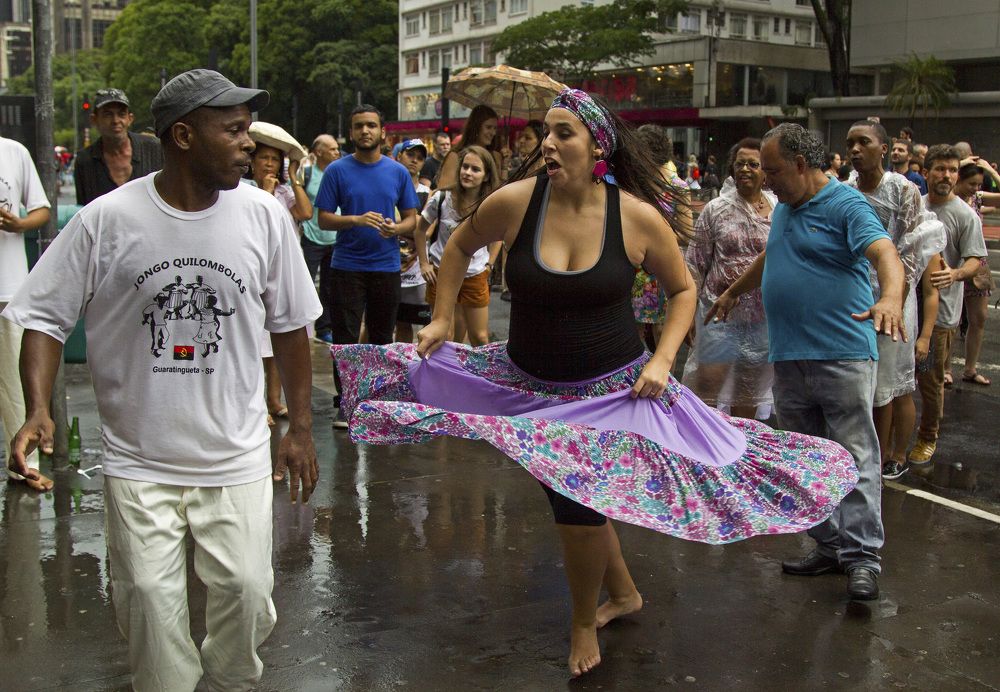 Dancing in Paulista