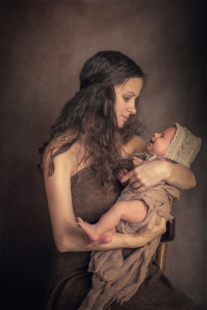 Женщина с младенцем