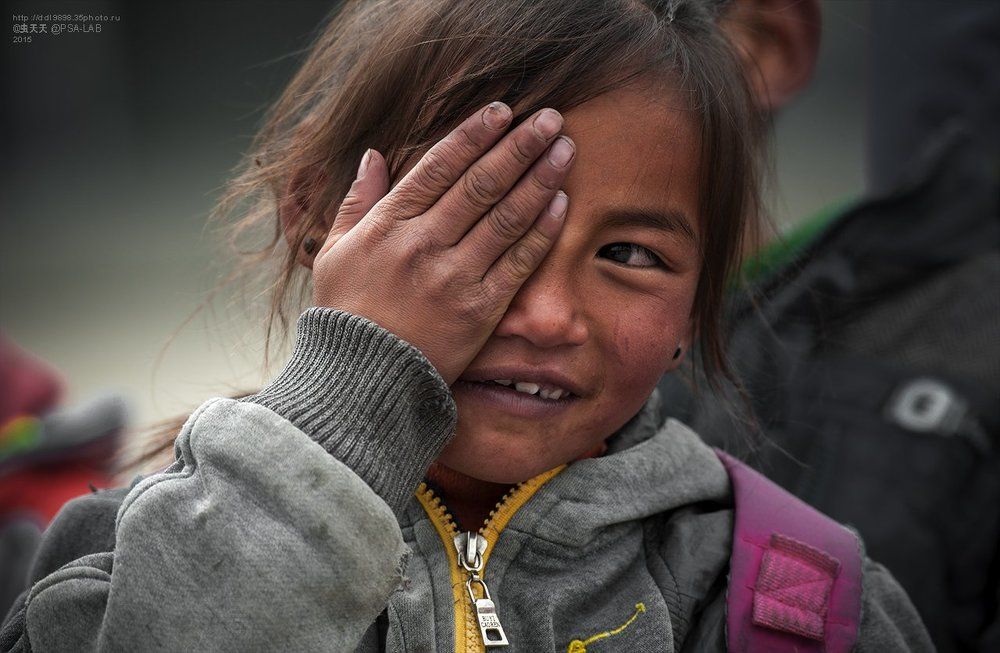 An active plateau child 参加活动的高原孩子