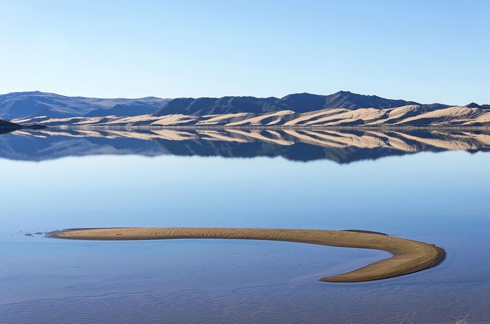 Монголия. Пески озера Хар-Нуур.