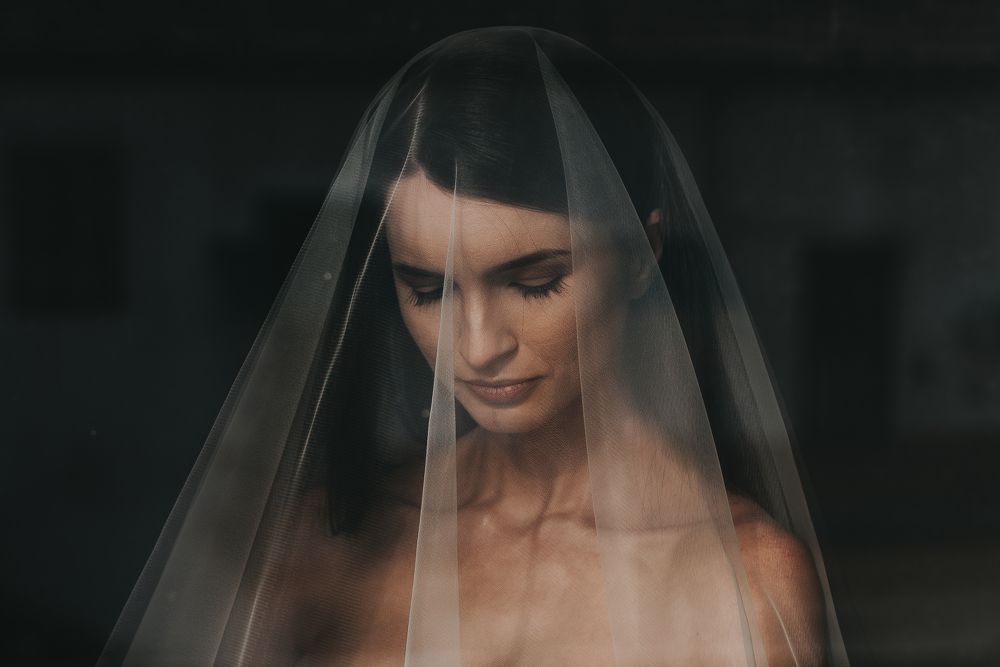 Portrait under veil