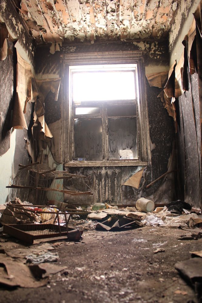 В горле комом теснится крик