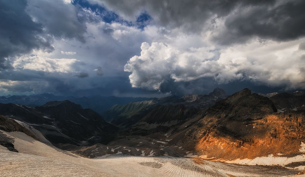 Надвигается