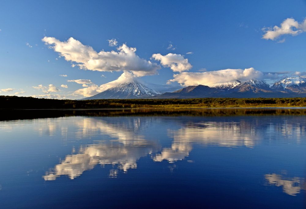 В озерной глади отражаясь...
