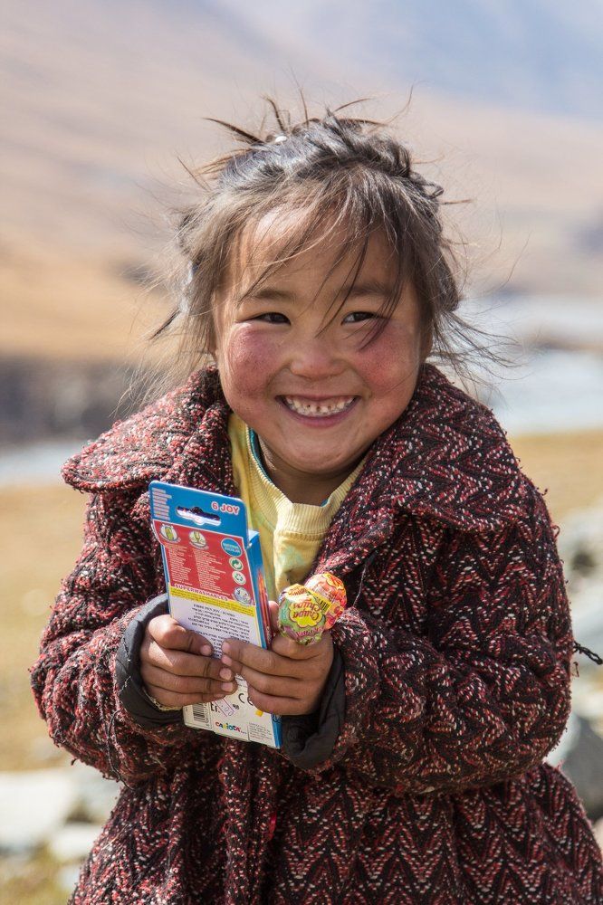 довольная девочка