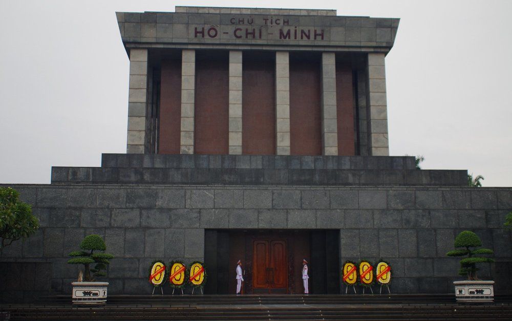 Мавзолей Ho - CHI - MINH
