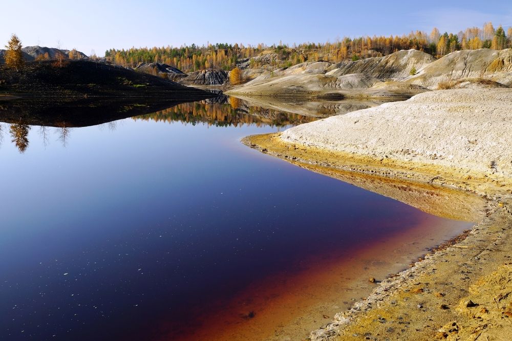 В зеркале красных озер