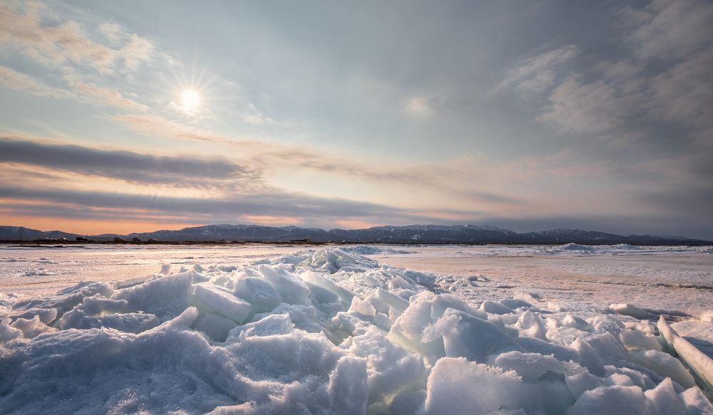 В морских торосах