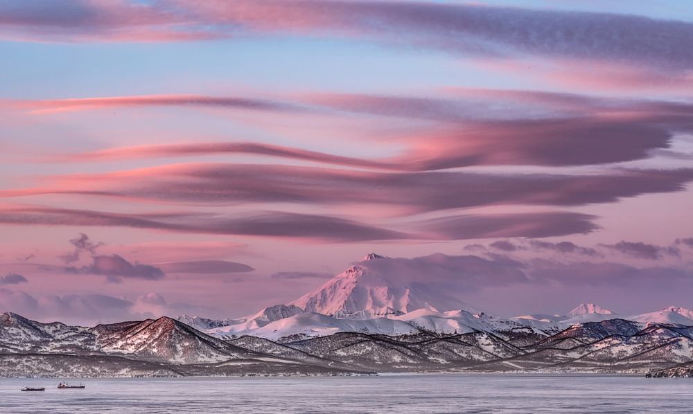 А по небу плывут облака