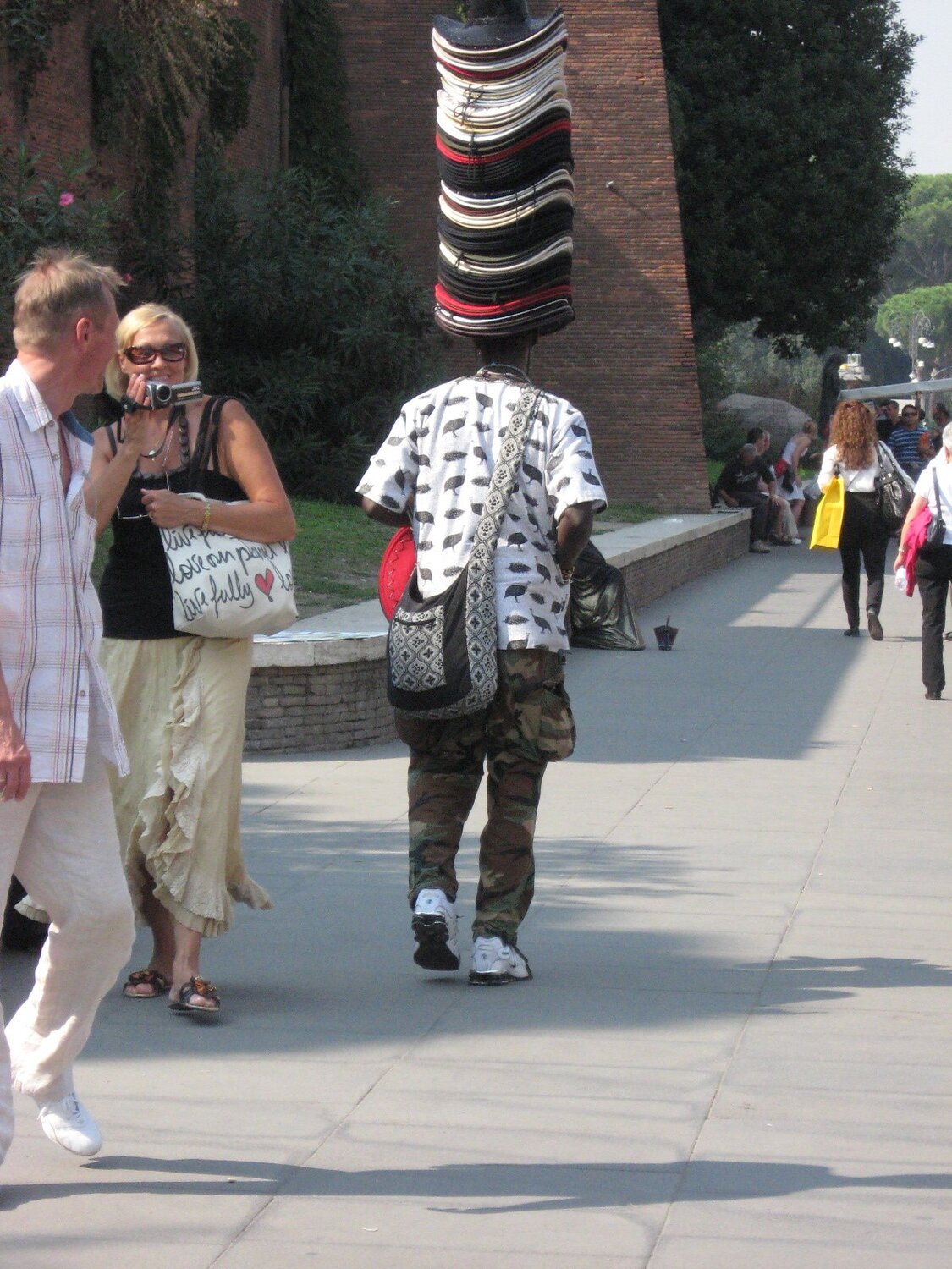 IL VENDITORE DI CAPPELLI