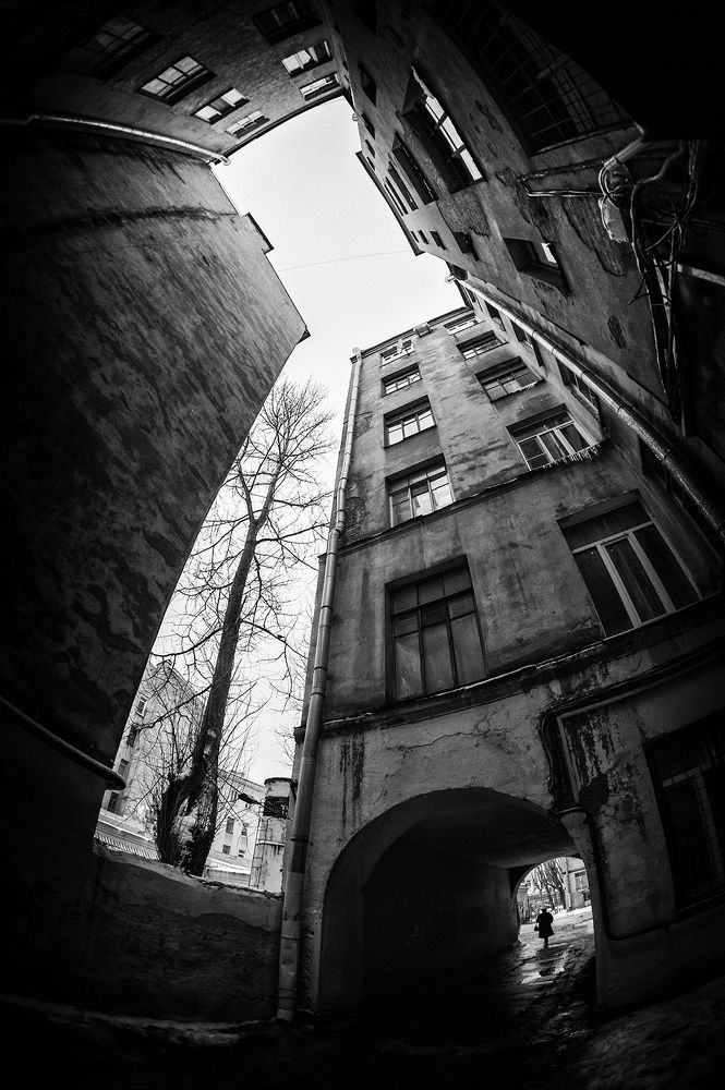 Дворами Рубинштейна...