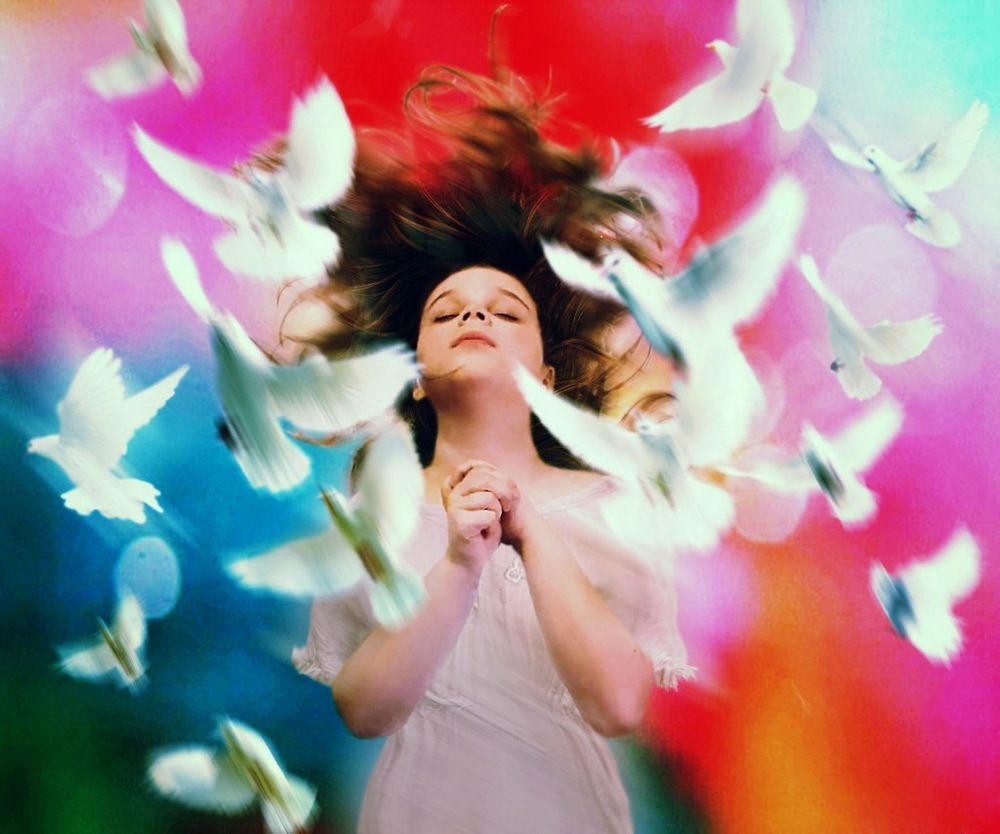 Тот, кого голубь коснулся крылом, станет сам окрыленным...