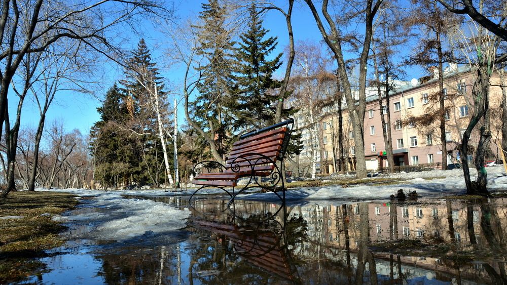 Весна на сибирском бульваре.