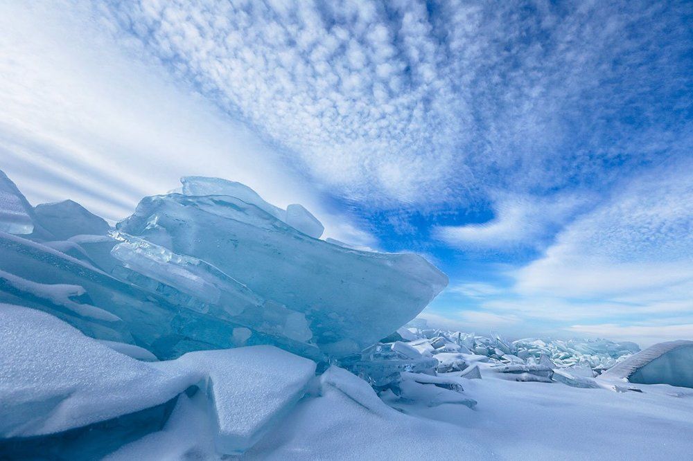 Голубое небо, голубой лёд