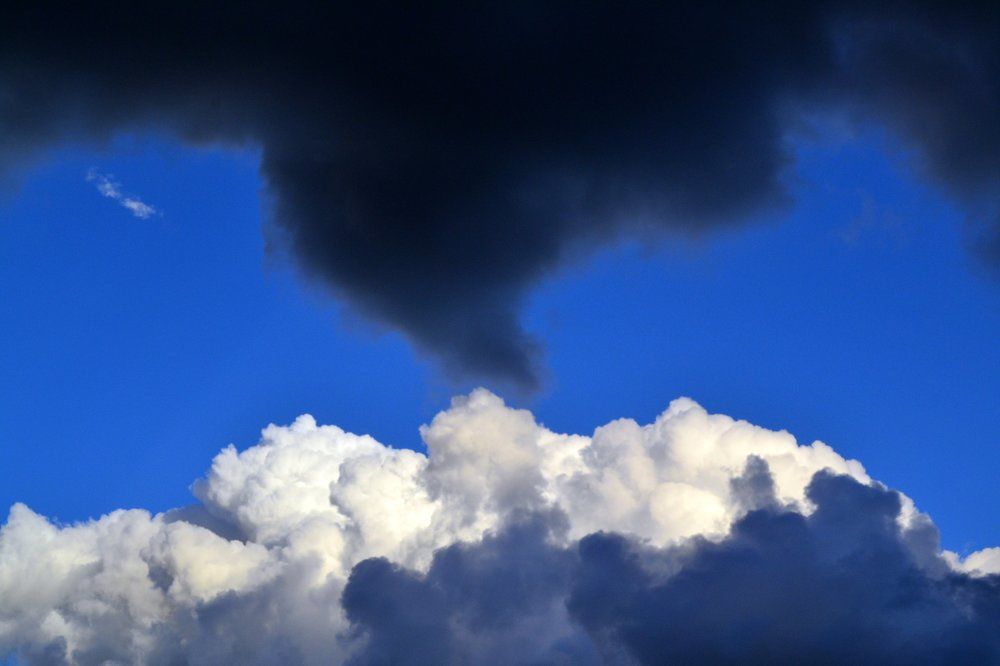 Встреча тучи с облаком