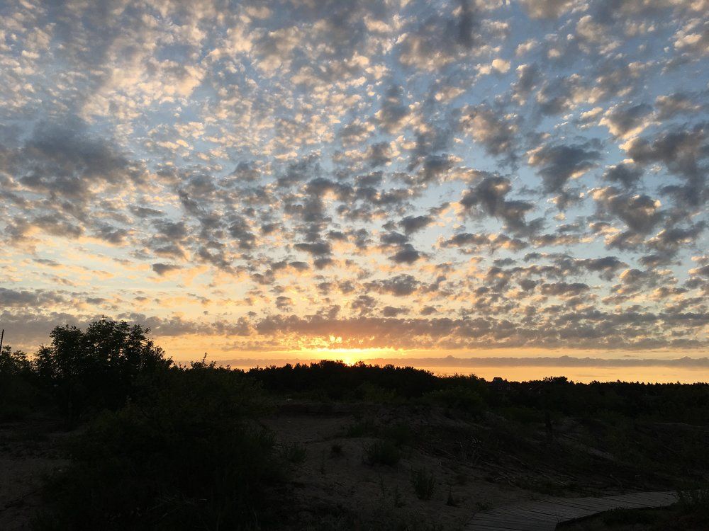 Небо запушилось...