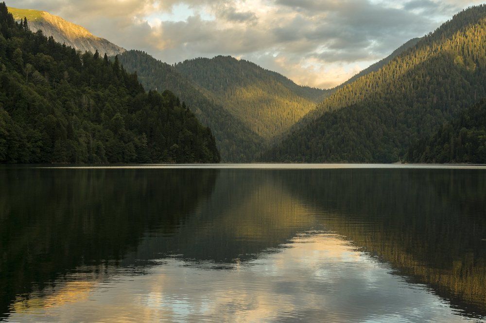 Рассвет на оз. Рица