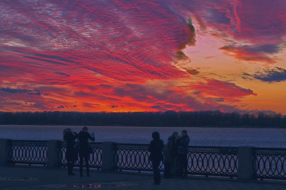 Вечер на набережной.