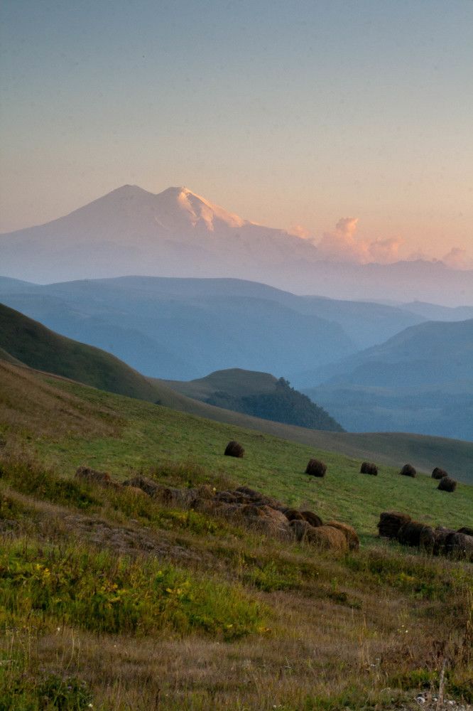 Вид на Эльбрус с плато Шатджатмаз
