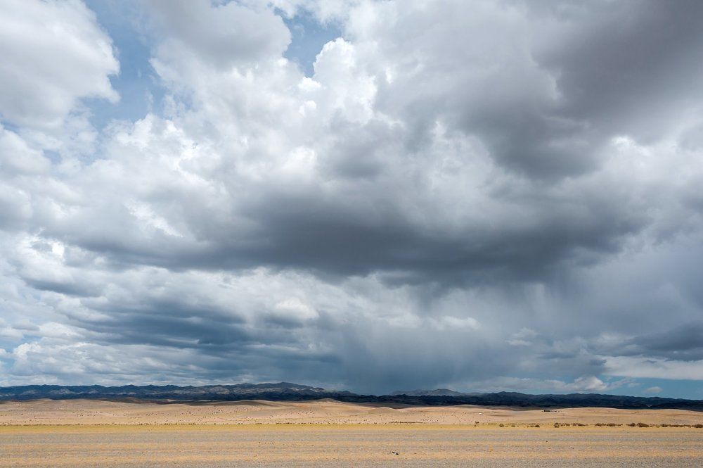 Грозовые облака в Монголии.