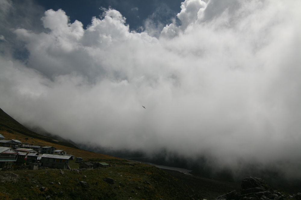 Дикие места. Одни облака вокруг.