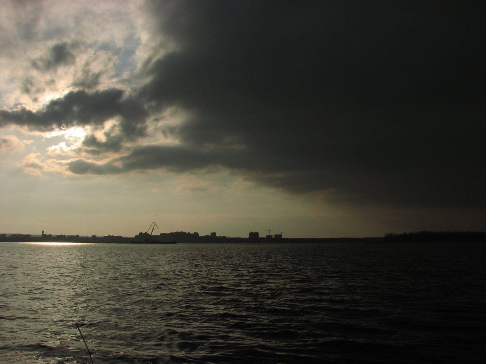 Черный крокодил Солнце проглотил!