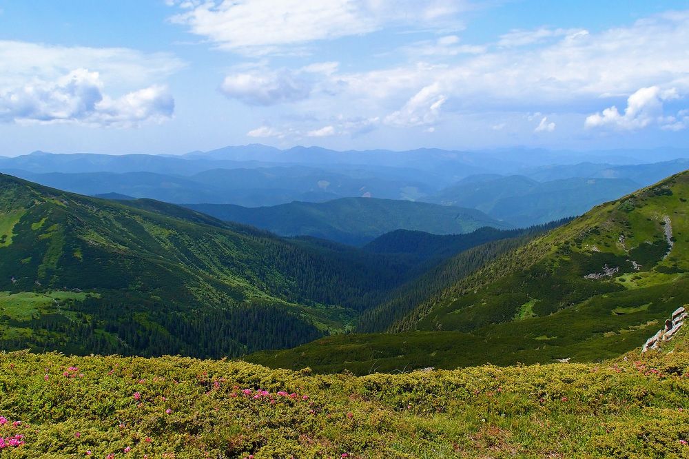 На гребне Черногорского хребта.