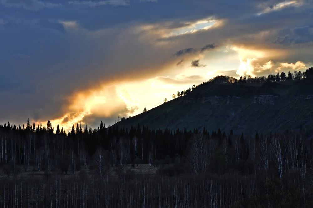 Кучево - дождевые облака над Утёсом