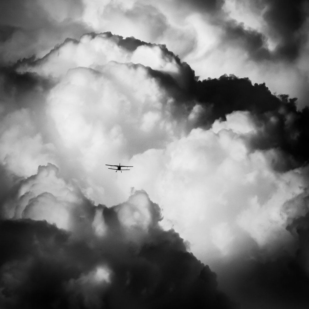 Между нами облака / The Clouds Between Us