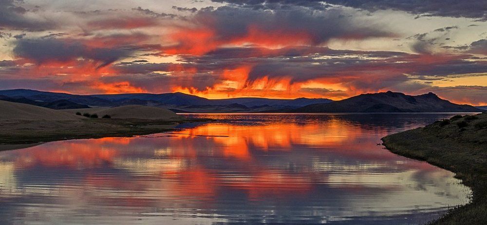 На востоке полыхнуло.