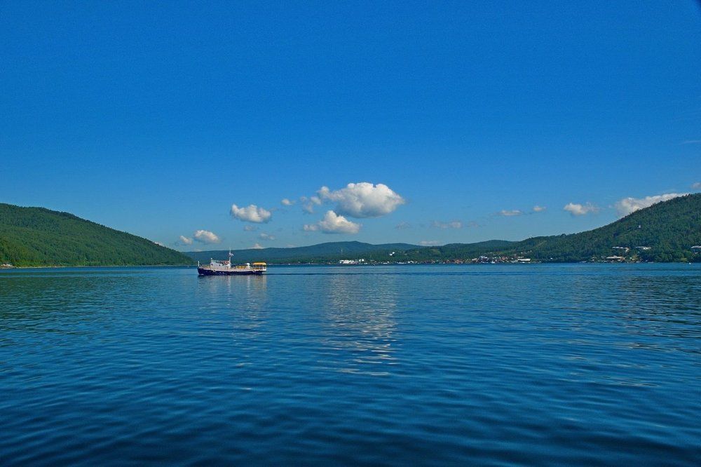 Облака плывут на миром