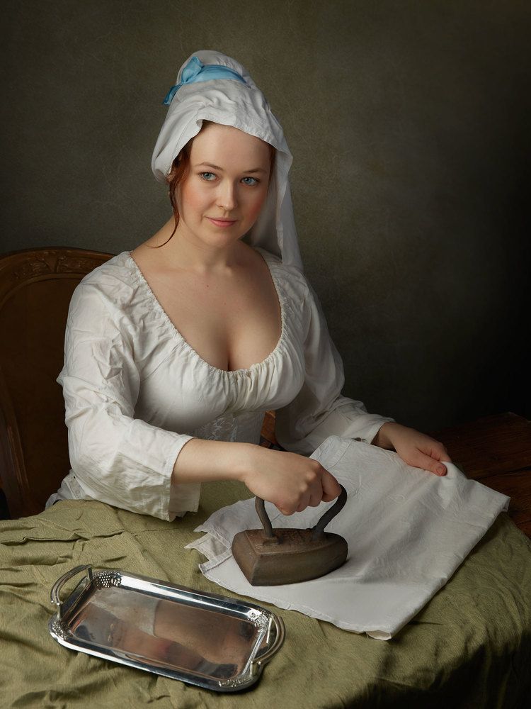 Гладильщица