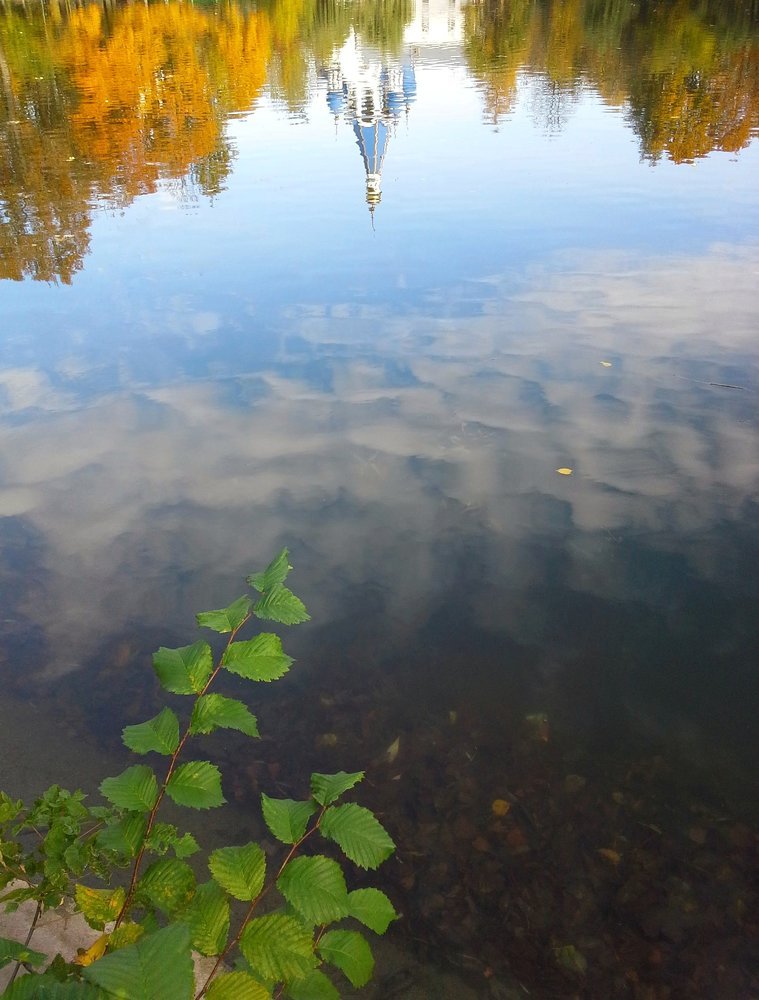 Облака в отражении