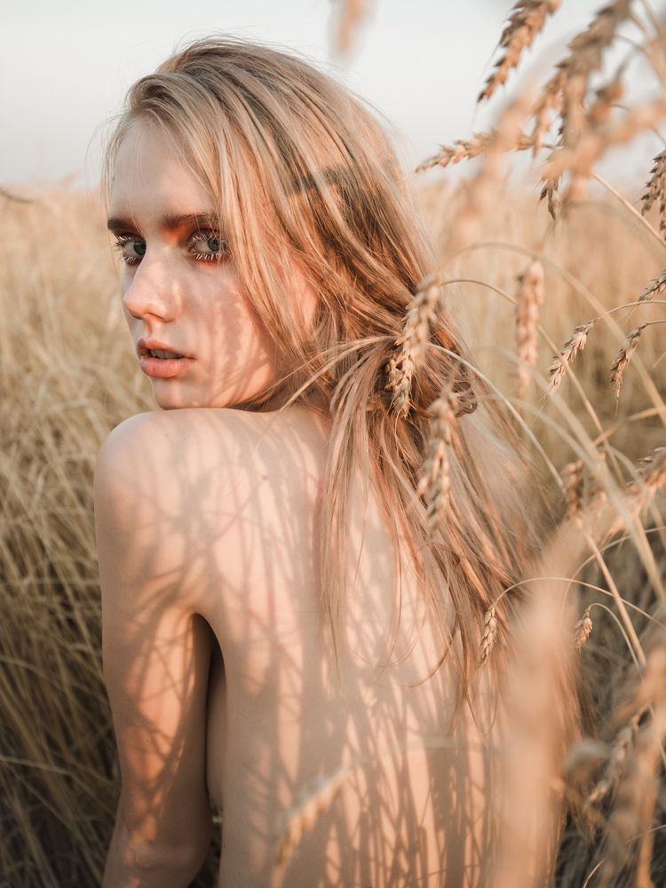 волосы цвета пшеницы