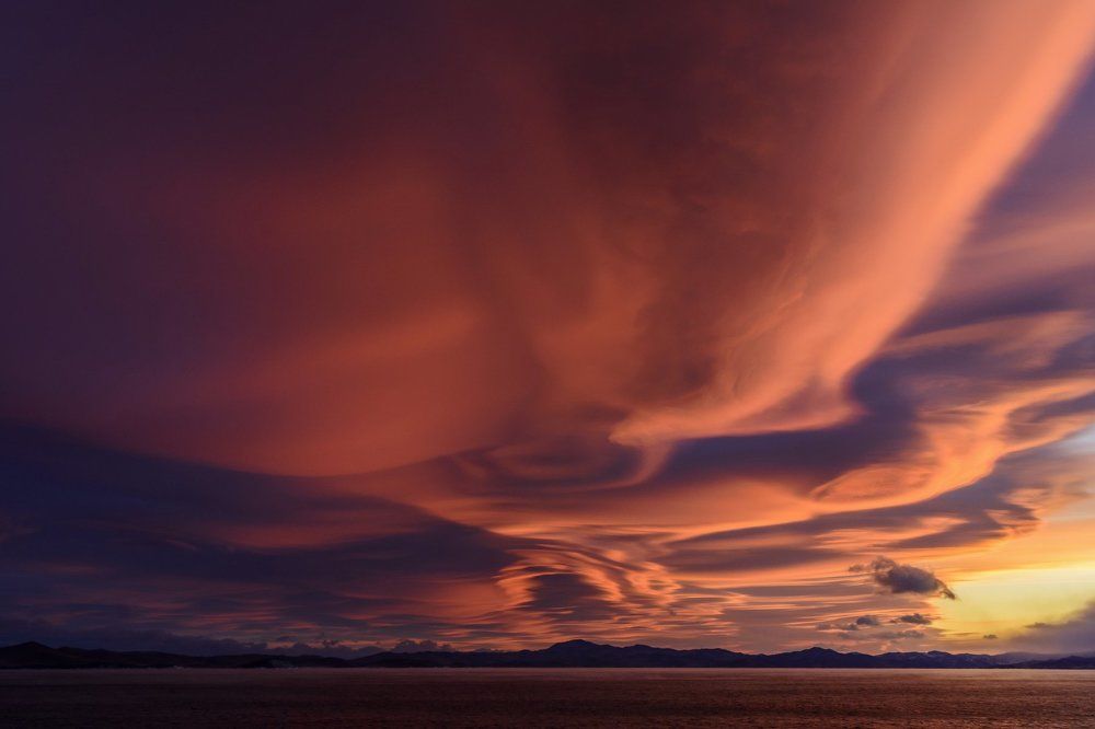 Лентикулярные облака