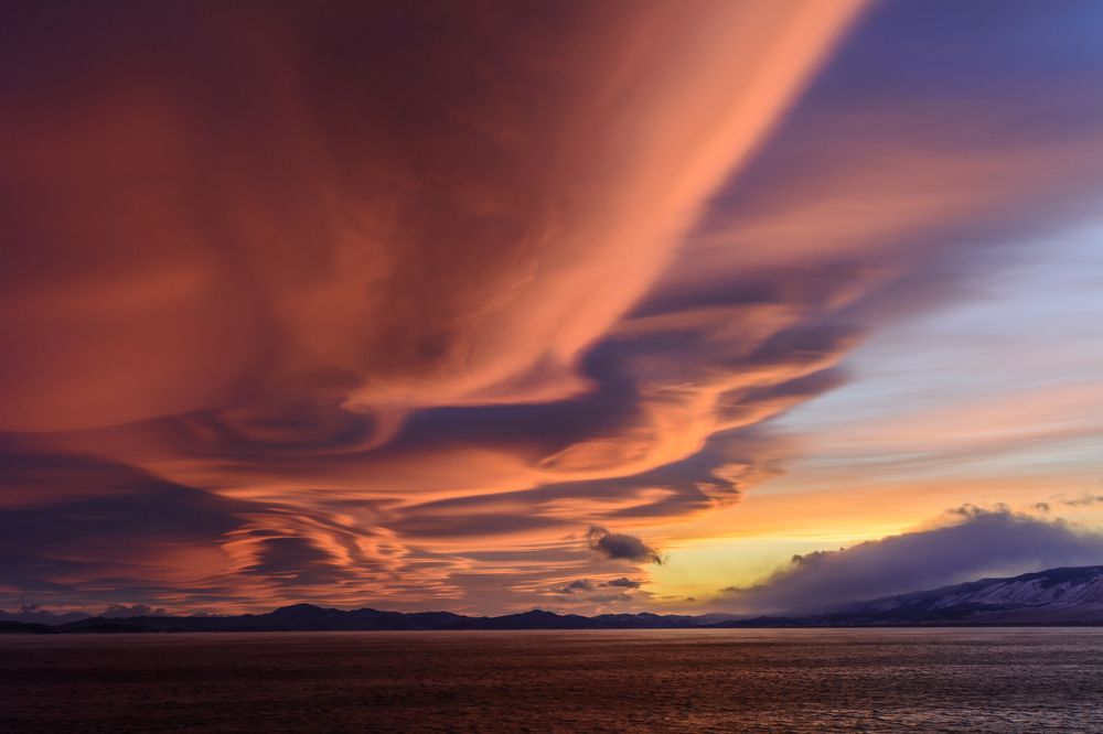 Лентикулярные облака