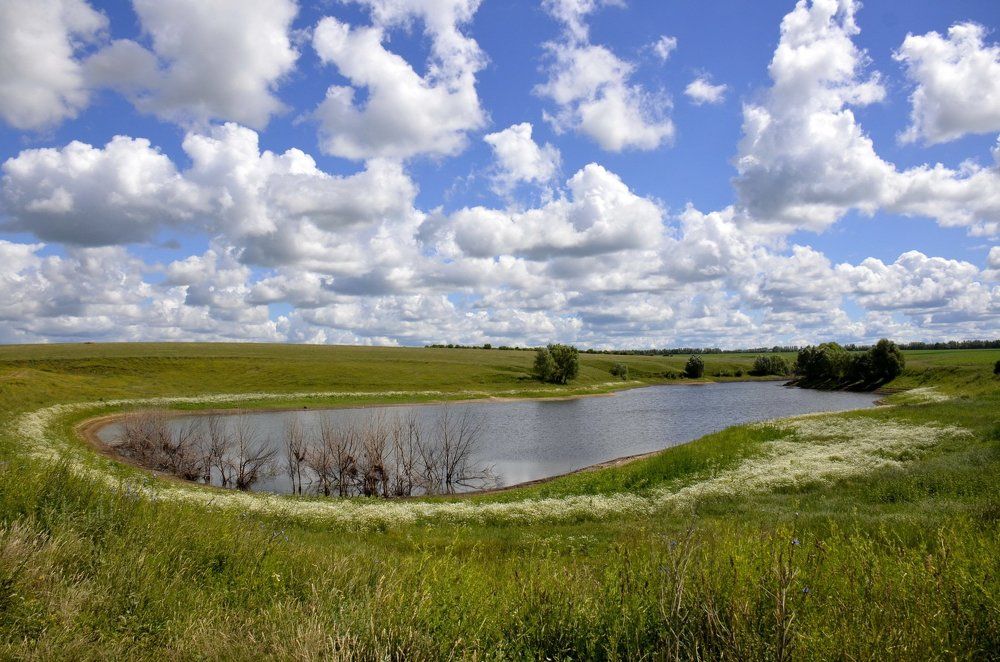 В обрамлении облаков