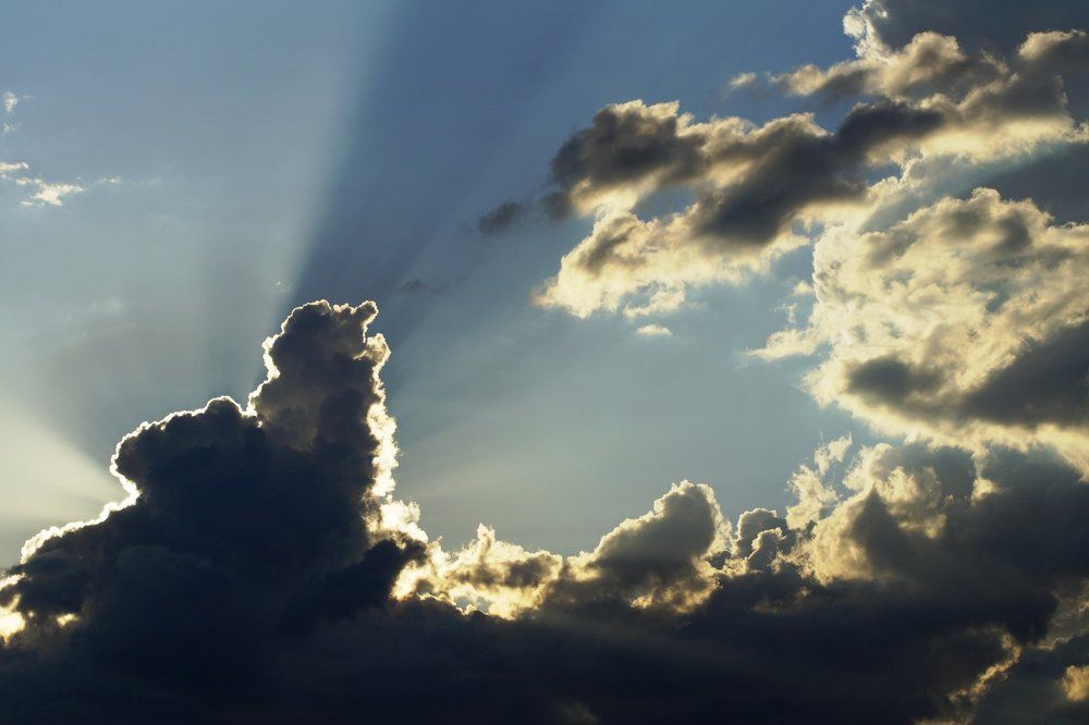 Луч из-за туч...