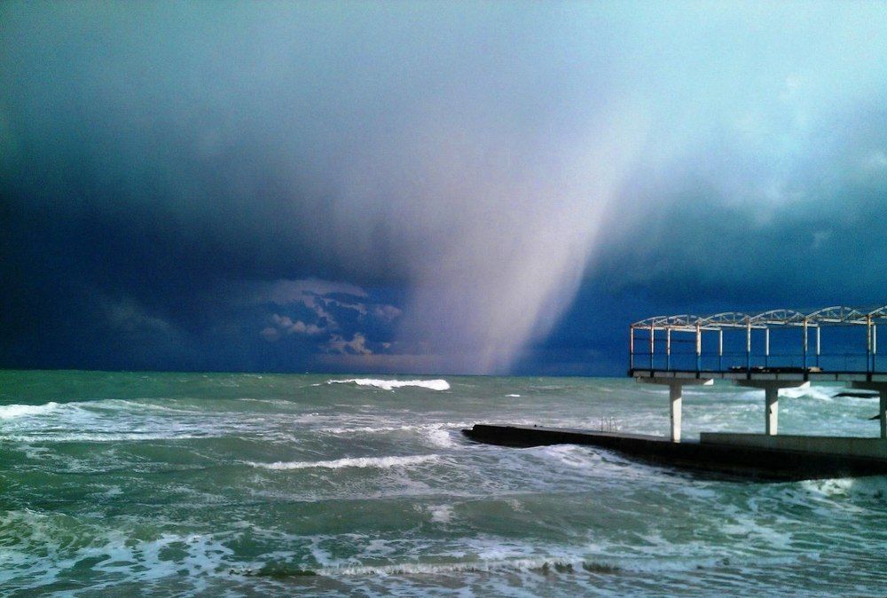 Гроза над морем