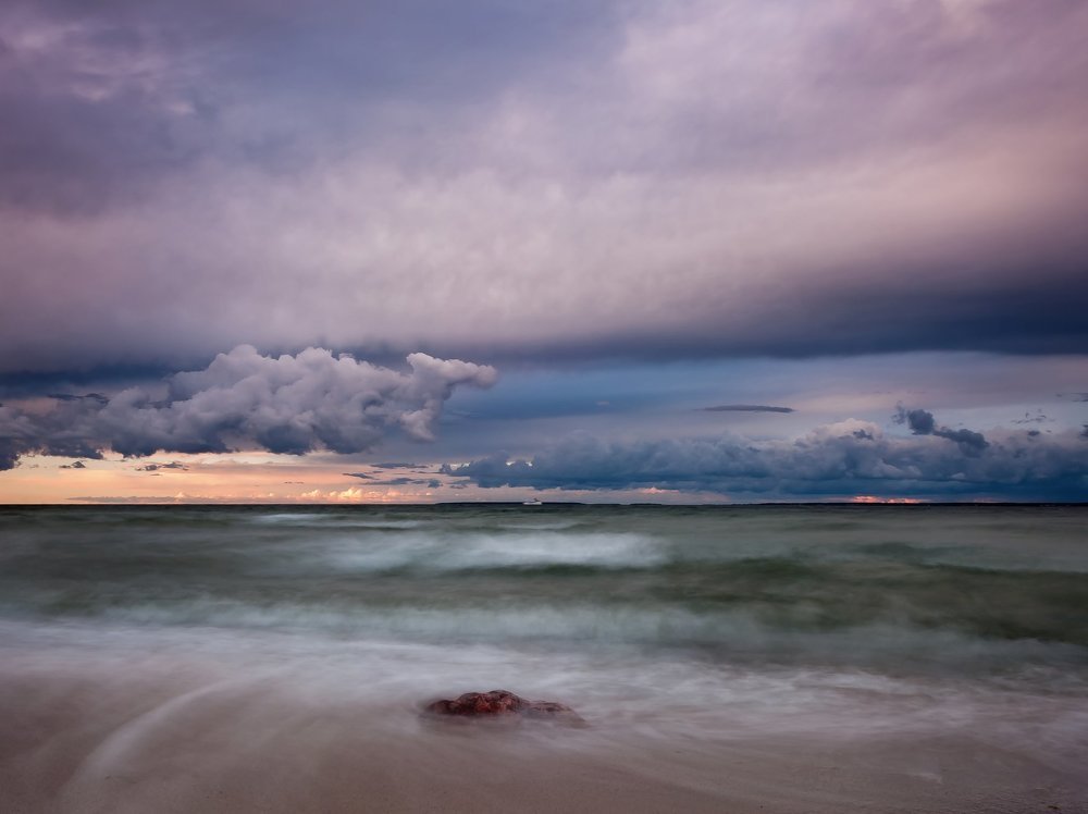 Море волнуется раз, Море волнуется два...