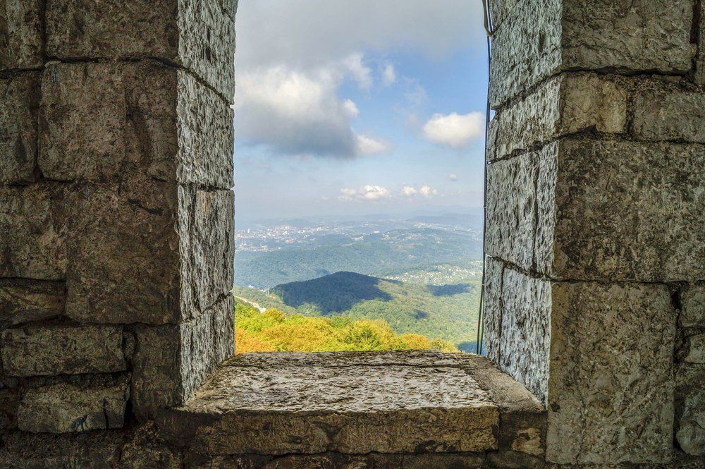 облака в окне