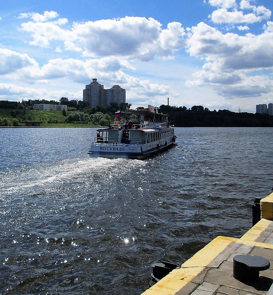 На реке