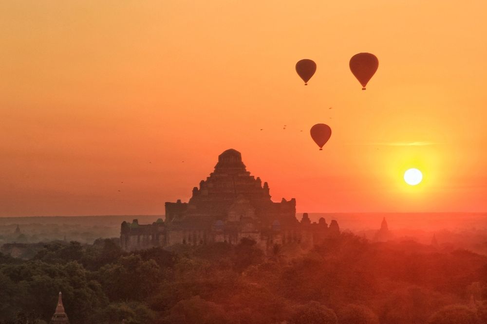 Sunrise in Bagan
