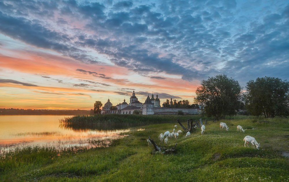 Вечер у Кирилло-Белозерского монастыря