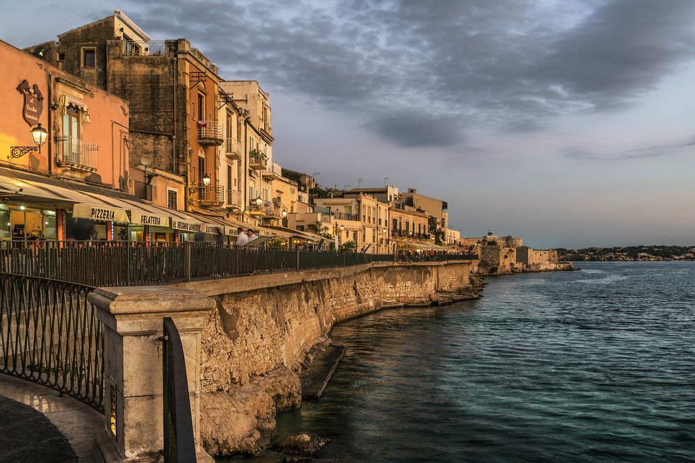 Вечерняя набережная