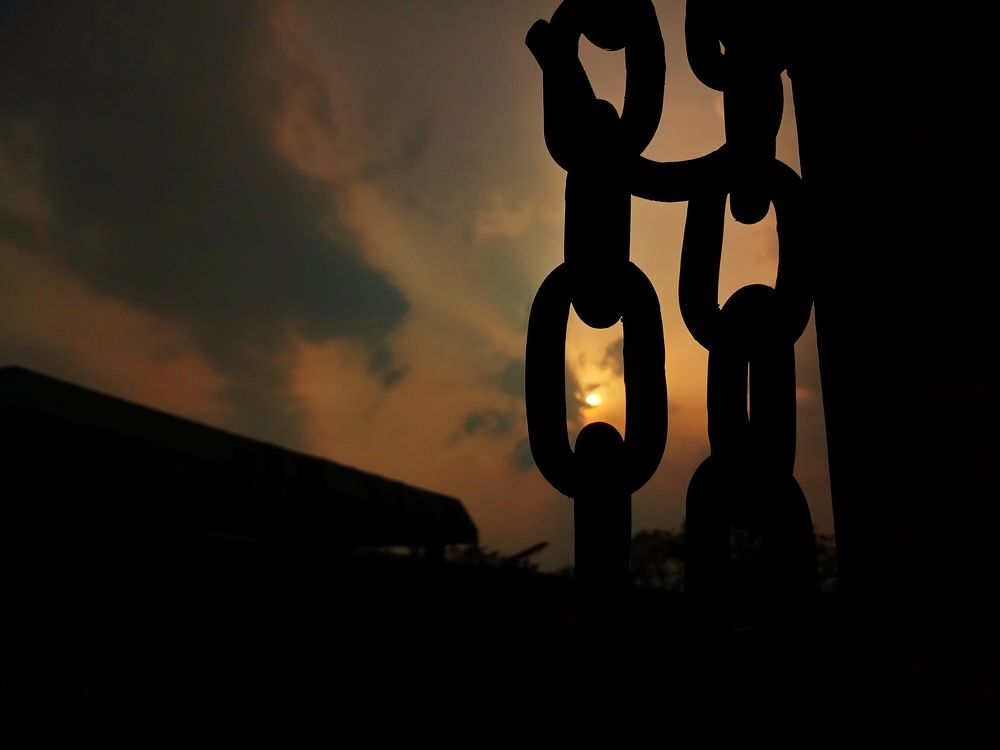 Chaining the falling Sun