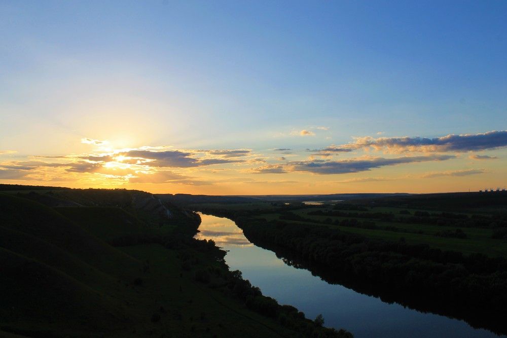 закат над рекой