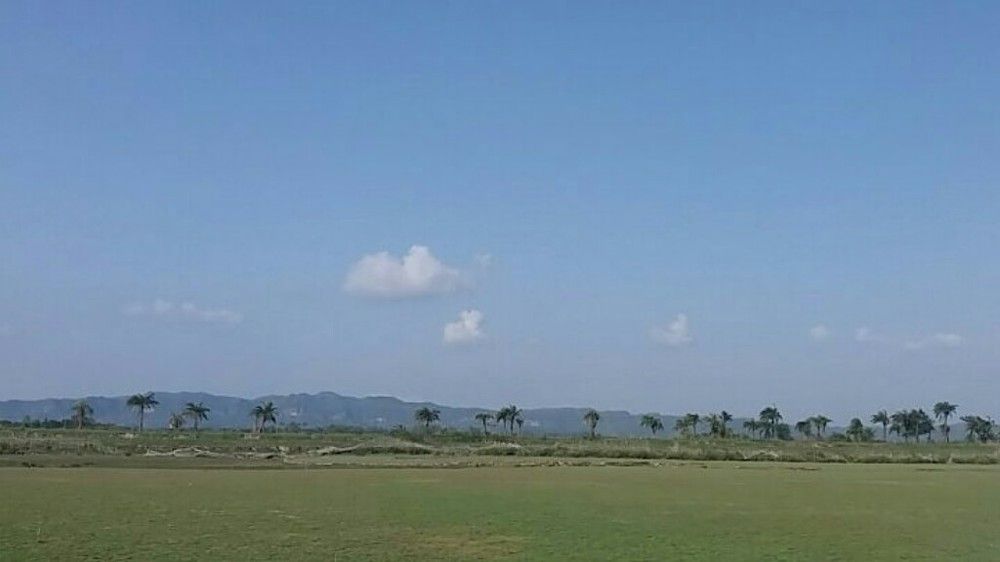 Middle of beach and mountain side