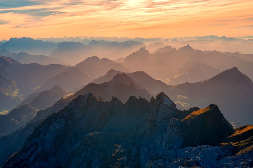 горы на закате